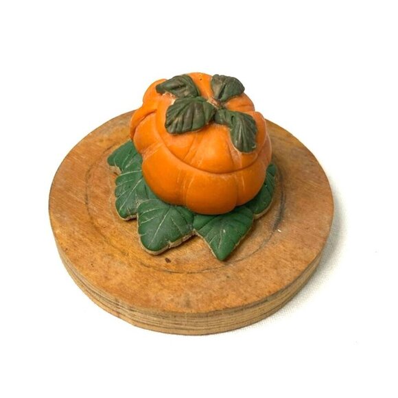 Vintage Poly Resin Pumpkin Figurine Jack-o-Lantern Wood Mount Hand Made Grumpy - Picture 3 of 5